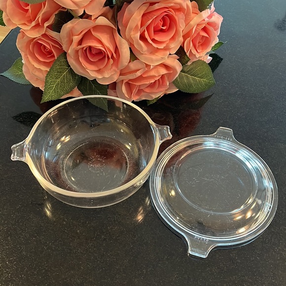 PYREX #019 20 oz Baking Casserole Dish with Handles & Lid - Picture 6 of 7